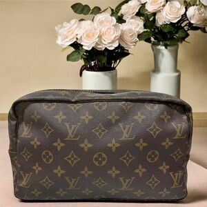Authentic Louis Vuitton Monogram Trousse Toilette 28 Pouch / Clutch Bag